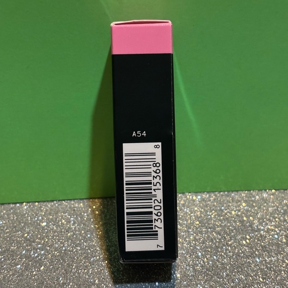 BNIB! MAC Amplified Crème Lipstick in SAINT GERMAIN 117 💄💖 - Picture 4 of 8